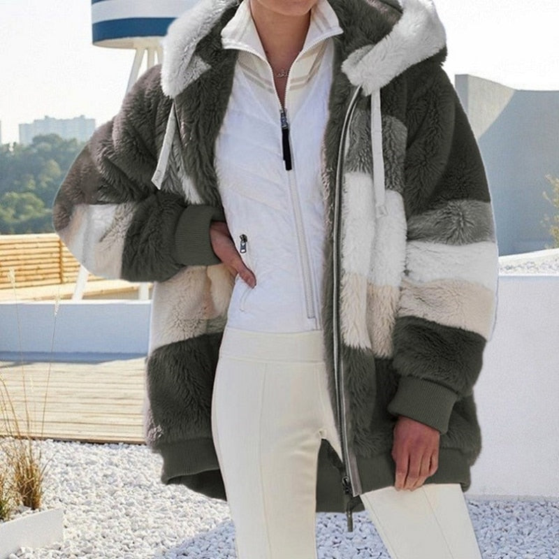ModeGeist | Plüschjacke mit Kapuze Herrlich warm, weich & stilvoll