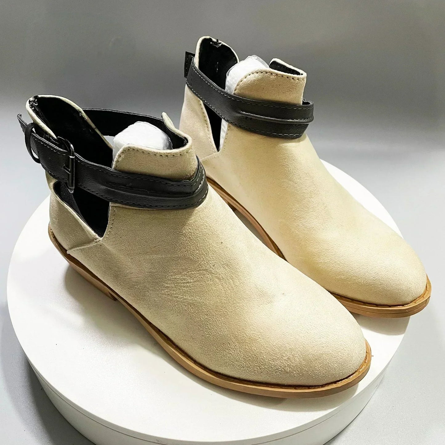 ModeGeist | Stiefeletten mit Verstellbarem Riemen und Spitzer Zehe