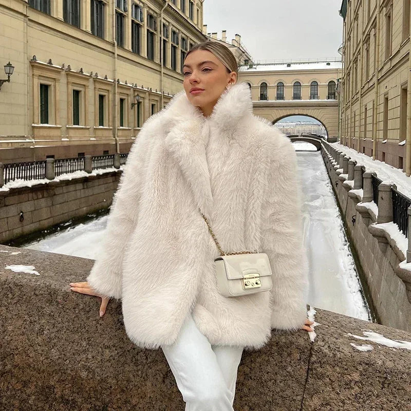 ModeGeist | Eleganter Schneefall Kunstpelzmantel