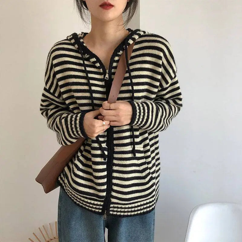 ModeGeist | Gestreifter Kapuzenpullover Pullover