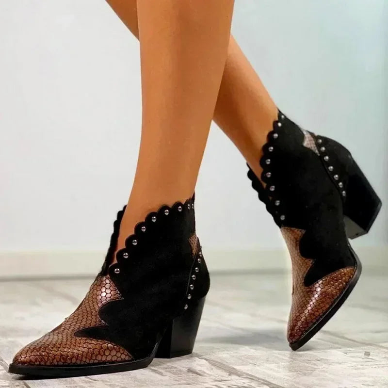ModeGeist | Western Stiefeletten mit Schlangenleder Akzent Bestickter Gewellter Besatz Niedriger Blockabsatz