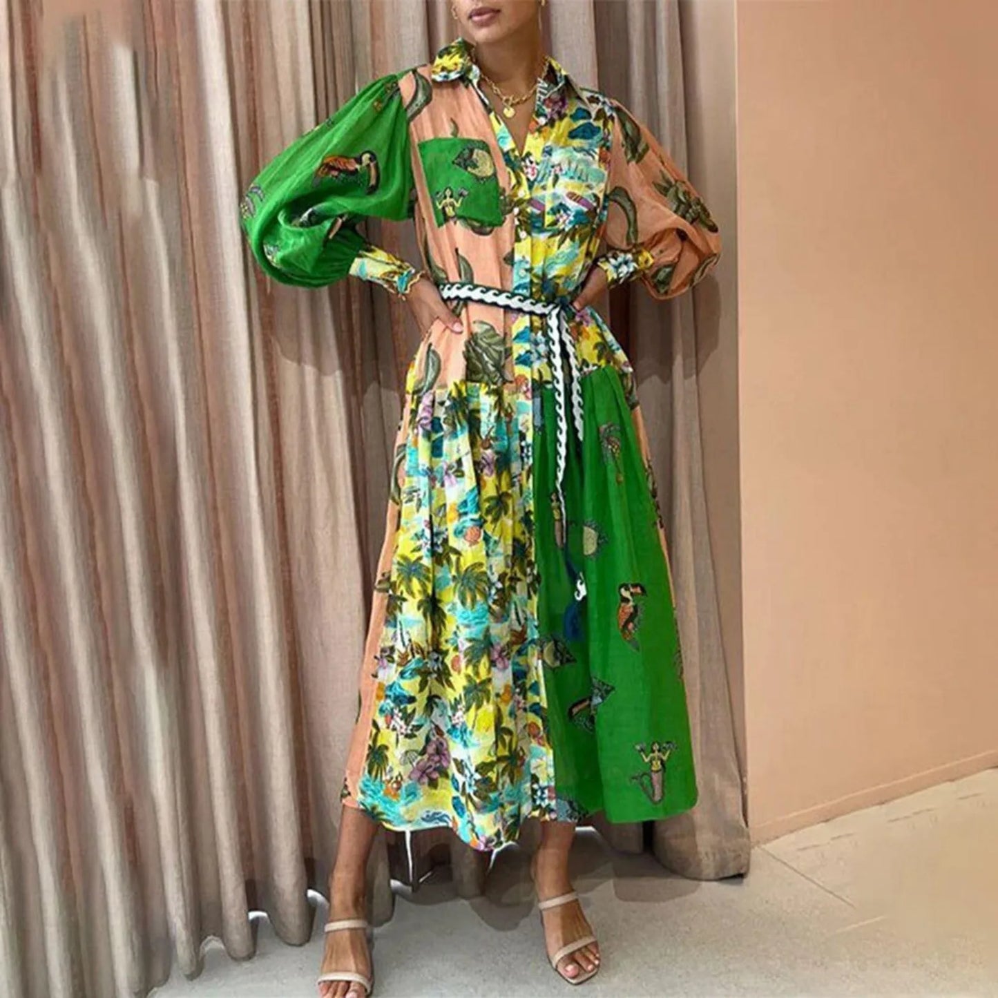 Damenkleid Rachel: lässiger Schnitt, Knöpfe, V-Ausschnitt