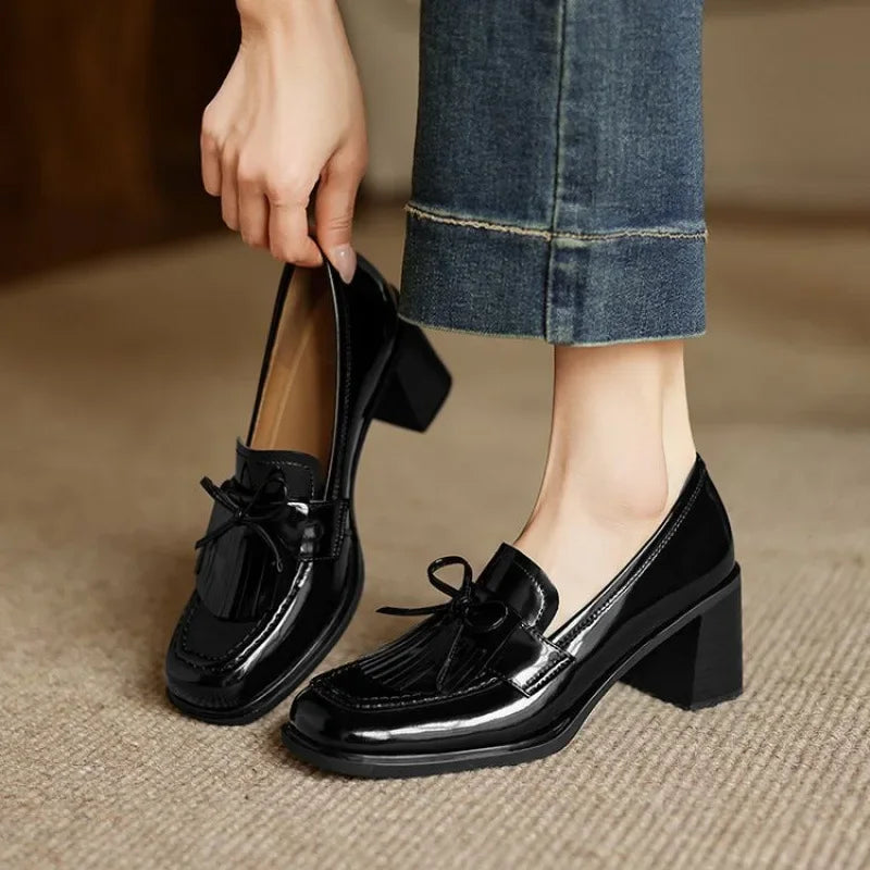 MODEGEIST Damen Loafer Pumps Quasten Schwarz Blockabsatz