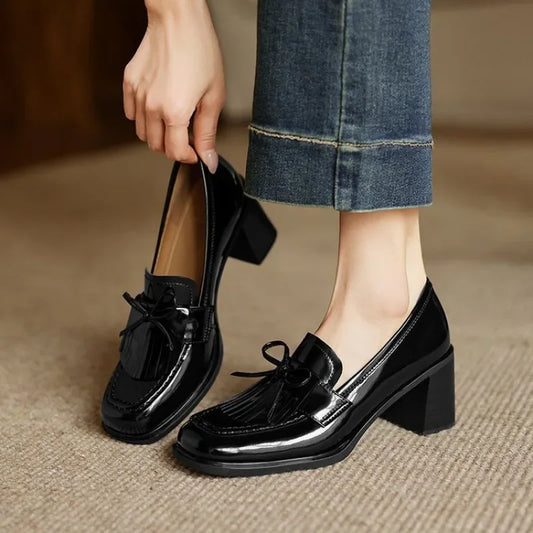 MODEGEIST Damen Loafer Pumps Quasten Schwarz Blockabsatz