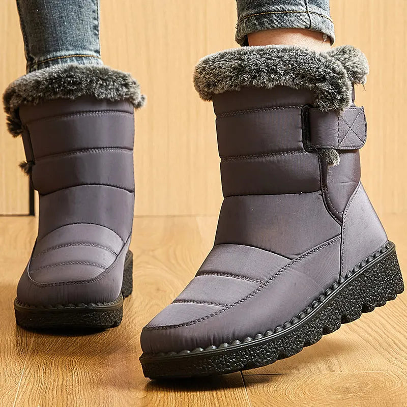 Moderne, modische Winterstiefel von Giada