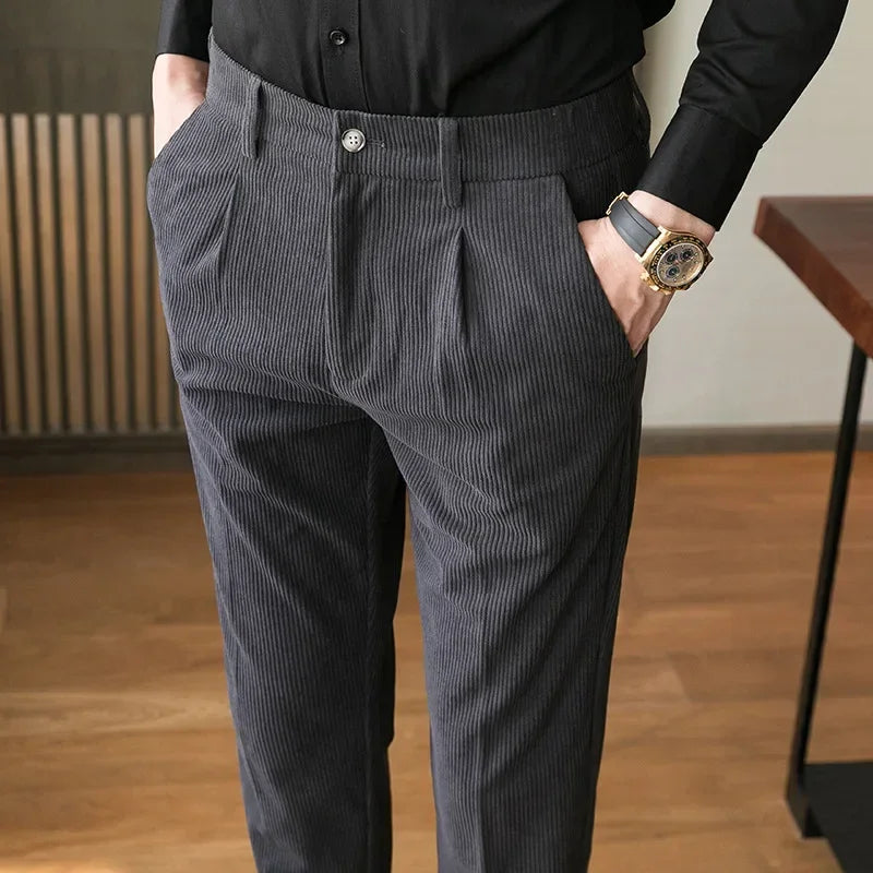 AUGUST: Elegante Cordhose