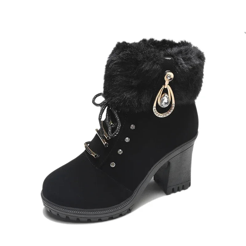 ModeGeist | British Style High Heel Kurzstiefel mit Seitlichem Reißverschluss