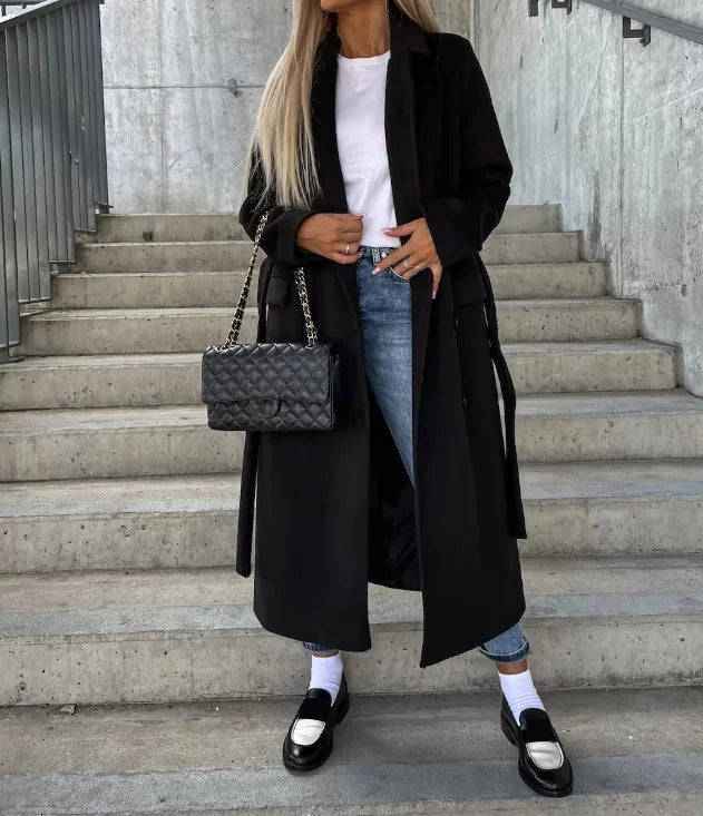 ModeGeist | Eleganter Gesteppter Wintermantel mit Gürtel