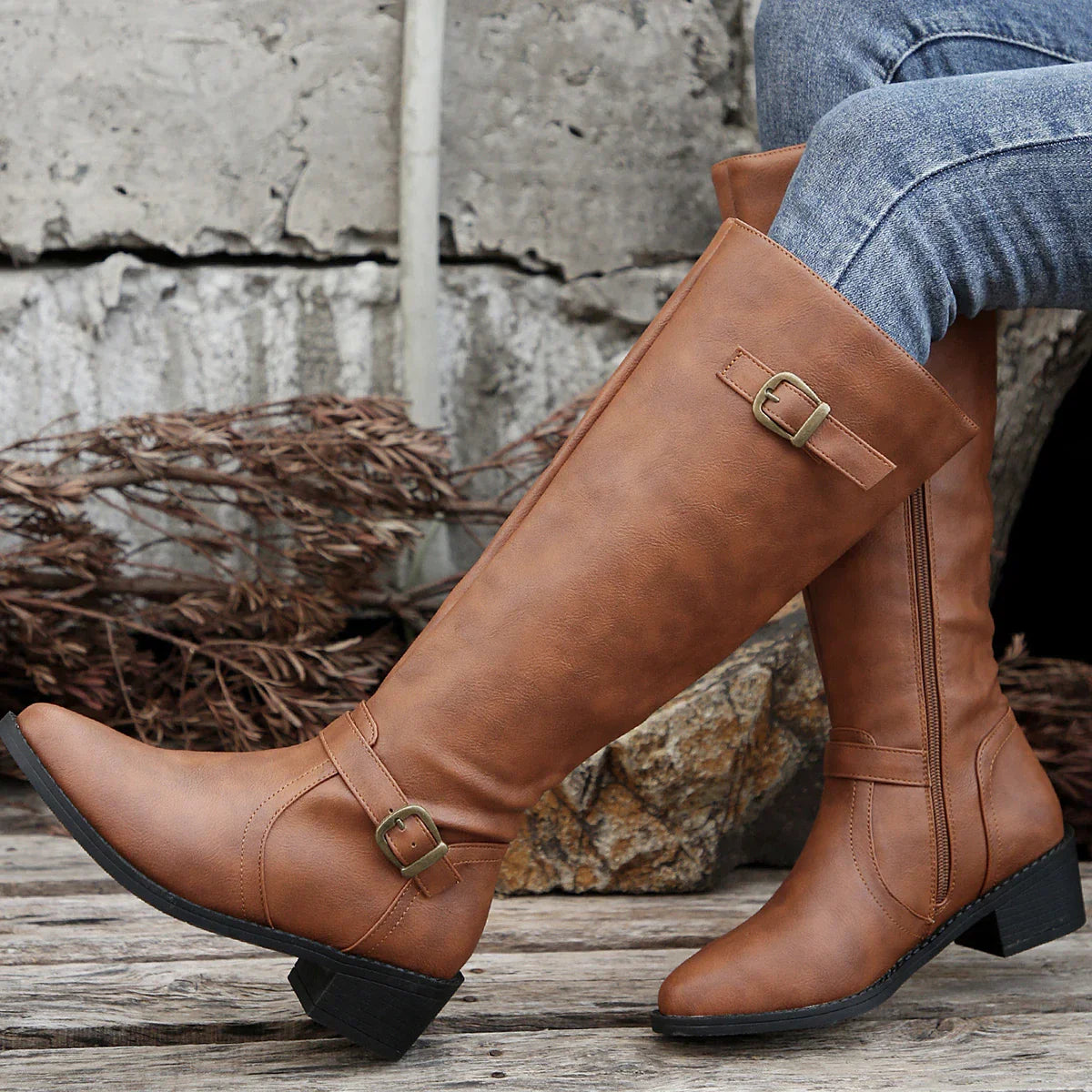ModeGeist | Hohe Reitstiefel mit Schnallenriemen und Niedrigem Absatz für Frauen
