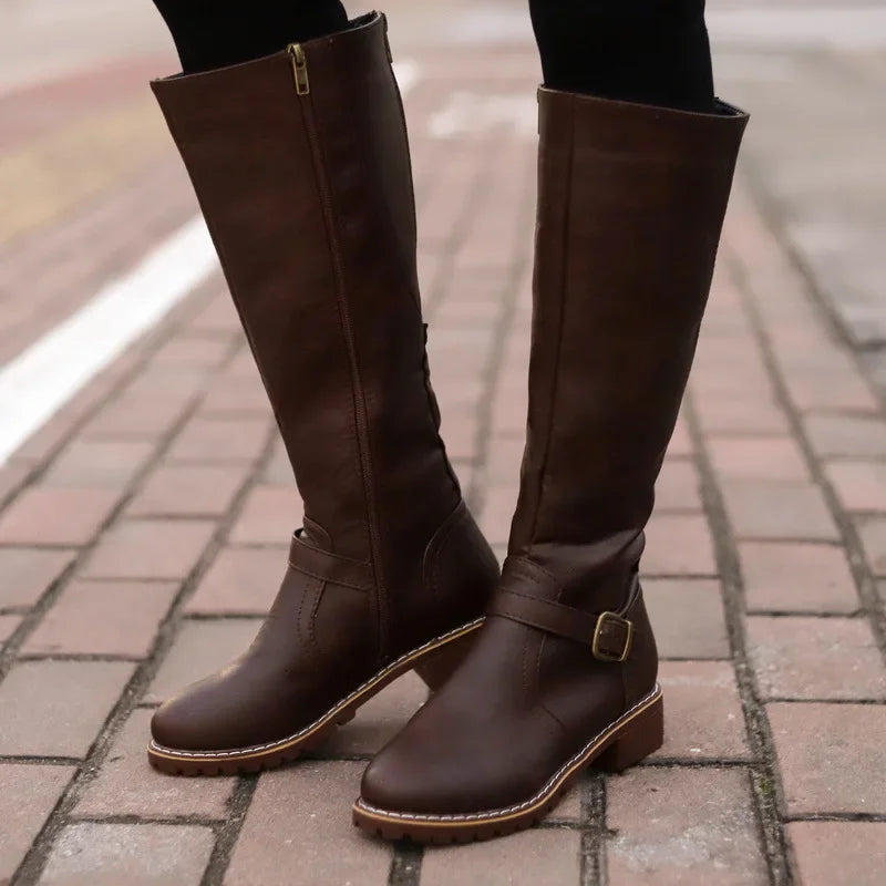ModeGeist | High-Top Biker Stiefel mit Blockabsatz und Schnallendesign