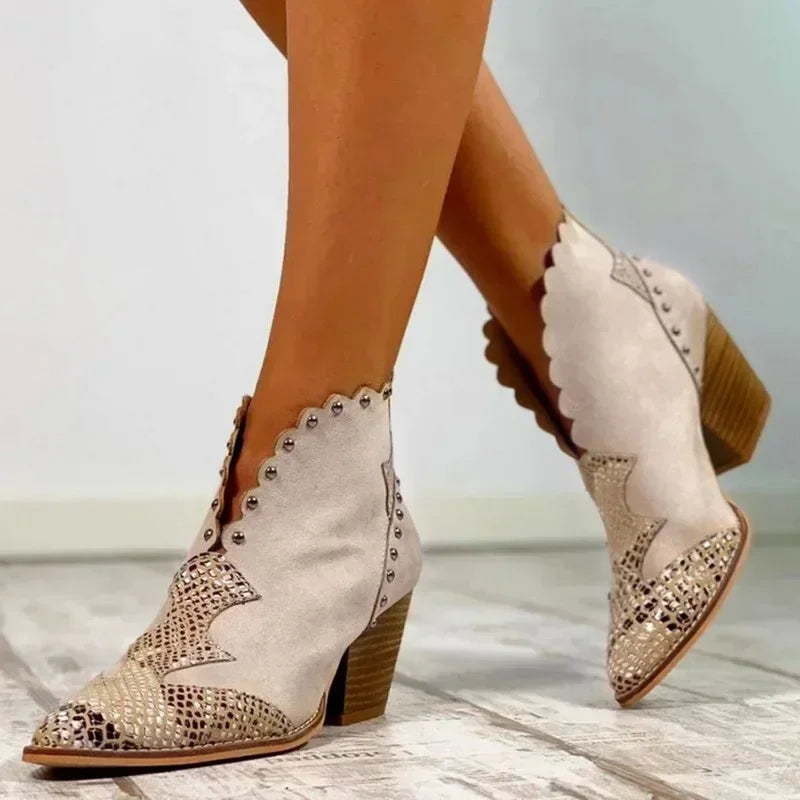 ModeGeist | Western Stiefeletten mit Schlangenleder Akzent Bestickter Gewellter Besatz Niedriger Blockabsatz