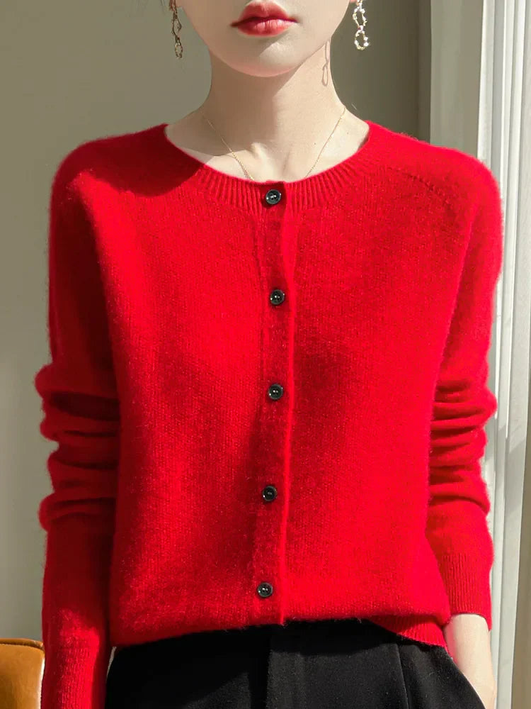 Kurze Damen-Strickjacke mit Knöpfen