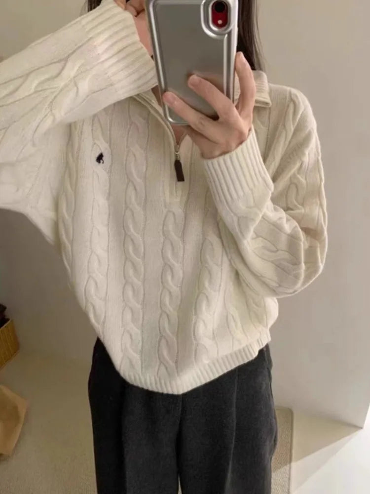 Elegantes und vielseitiges Winterpullover von Jelena