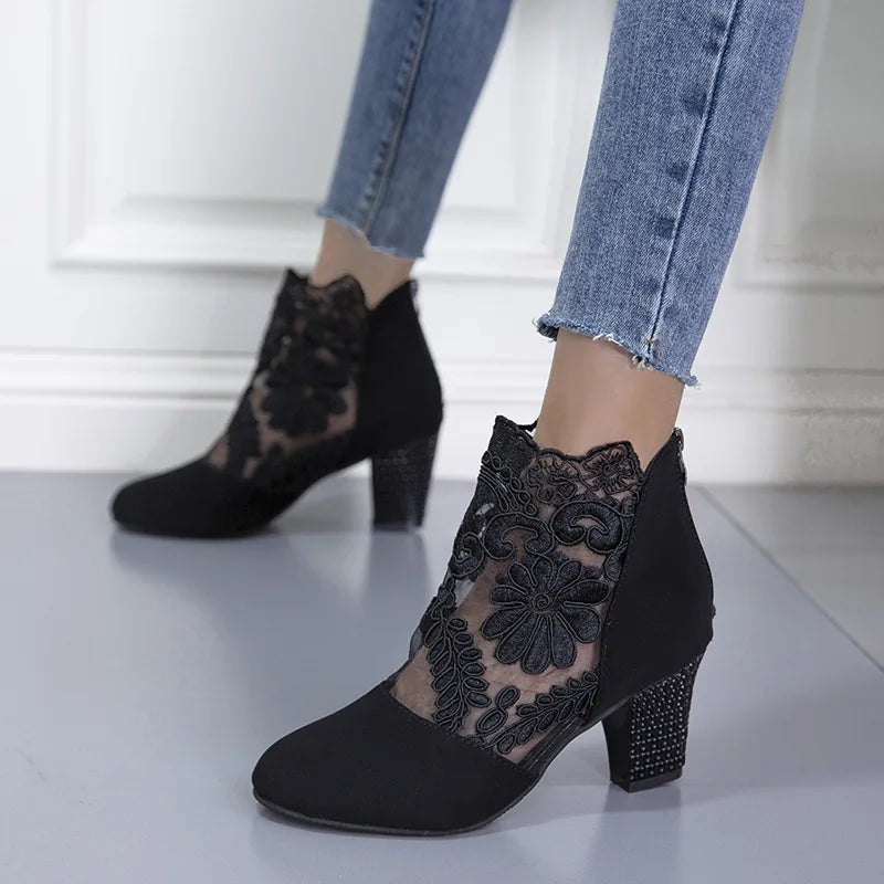 MODEGEIST Damen High Heels Spitze Mesh-Details Elegant Schwarz