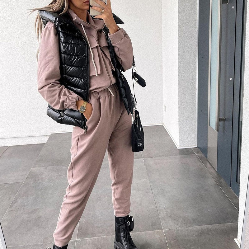 Trendiger Damen Jogginganzug: Bequemes Zweiteiler-Set für Sport und Freizeit von Malin