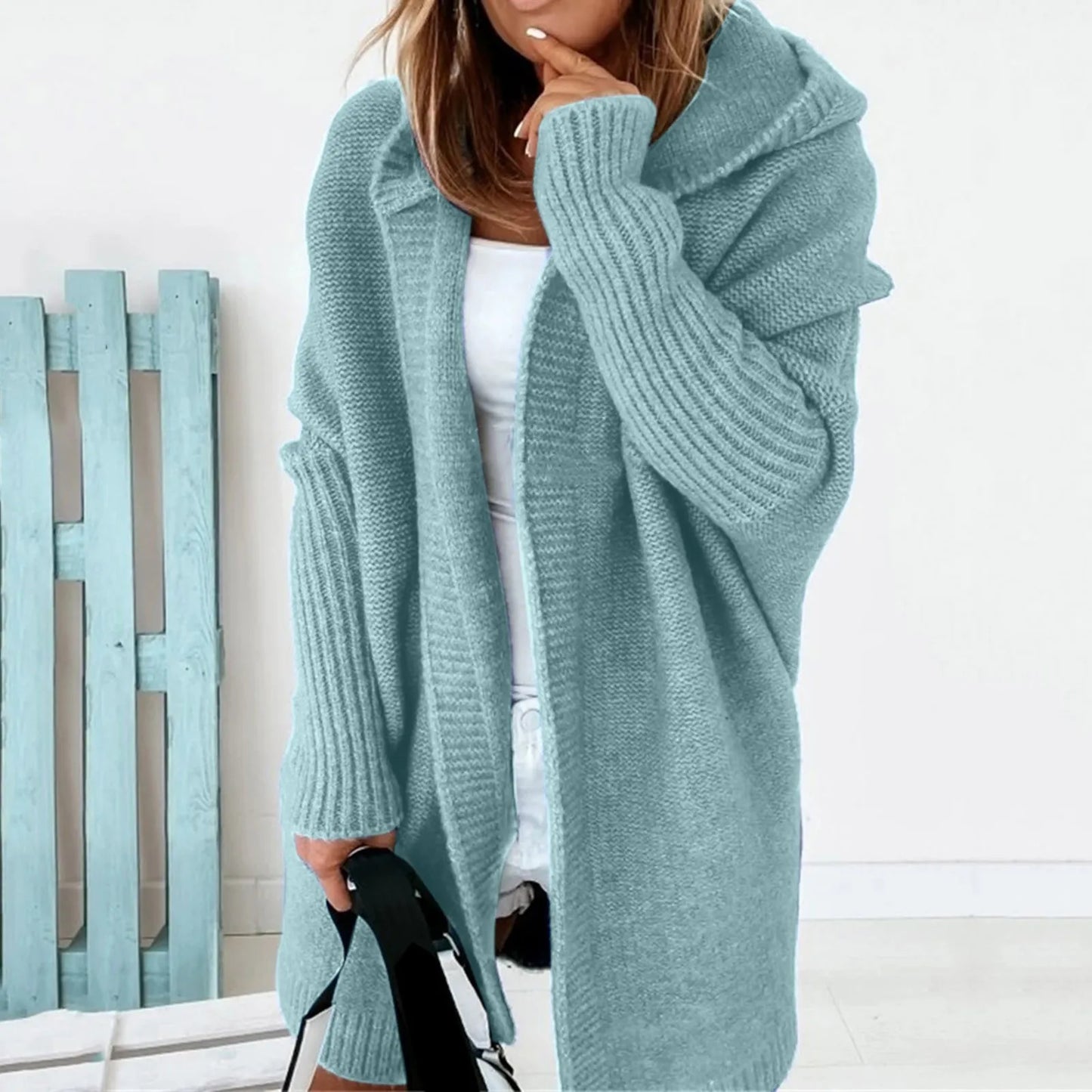 ModeGeist | Oversized Strickmantel mit Kapuze - Cozyfit