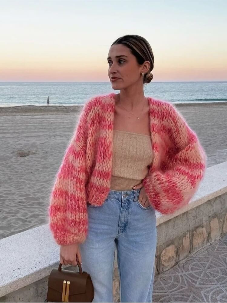 ModeGeist | Gestreifter Pullover mit offenem Design