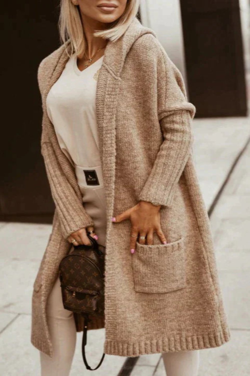 ModeGeist | gestrickte Jacke mit Kapuze Damen - stylische lange Winterjacke