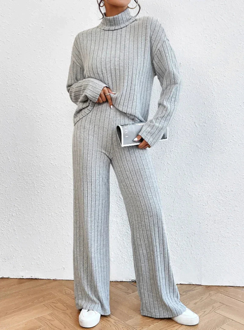 Pullover und Hose im Spitzen-Look