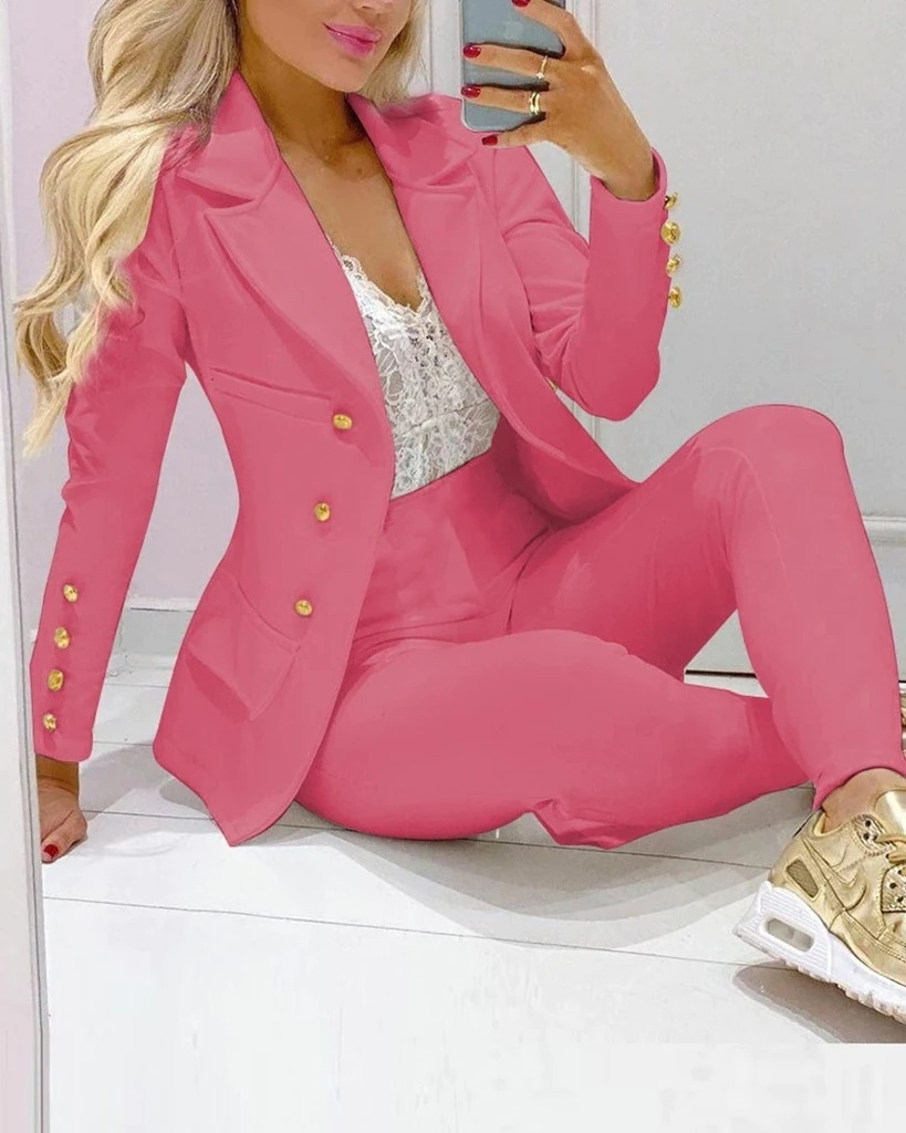 Maßgeschneidertes Hose-Blazer-Ensemble