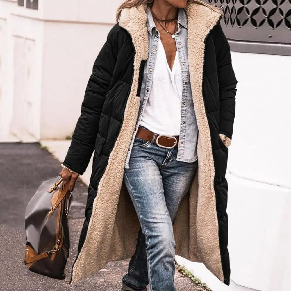 Chloé: Umkehrbare, lange Daunenjacke mit Kapuze