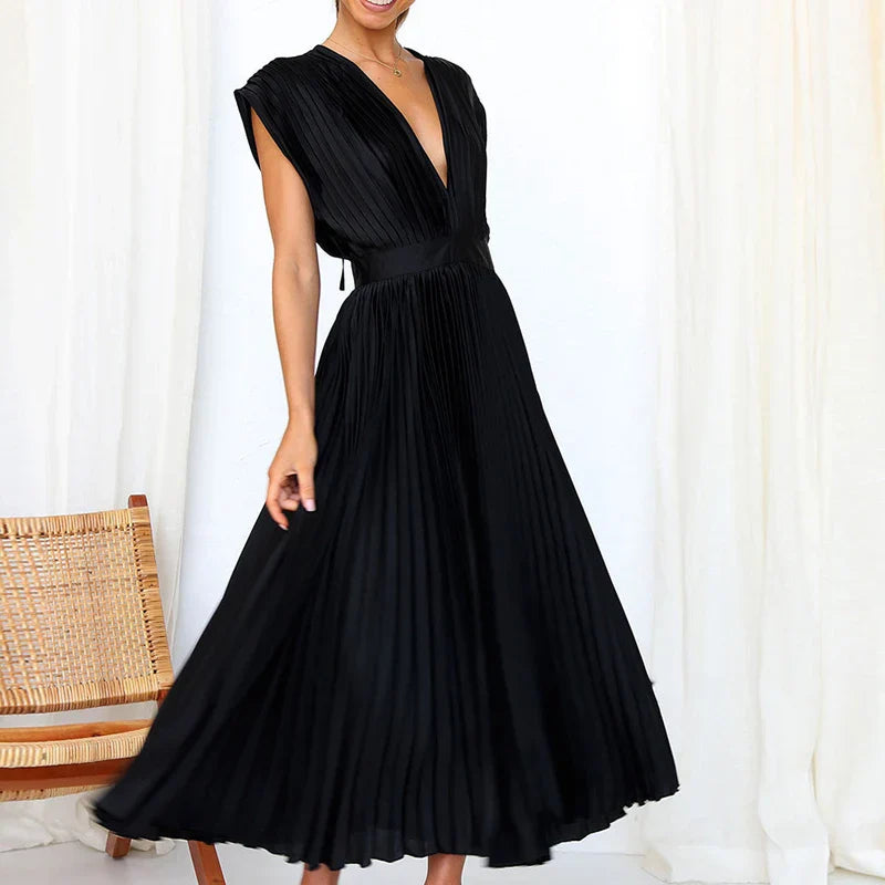 AROAs plissiertes Kleid mit Gürtel