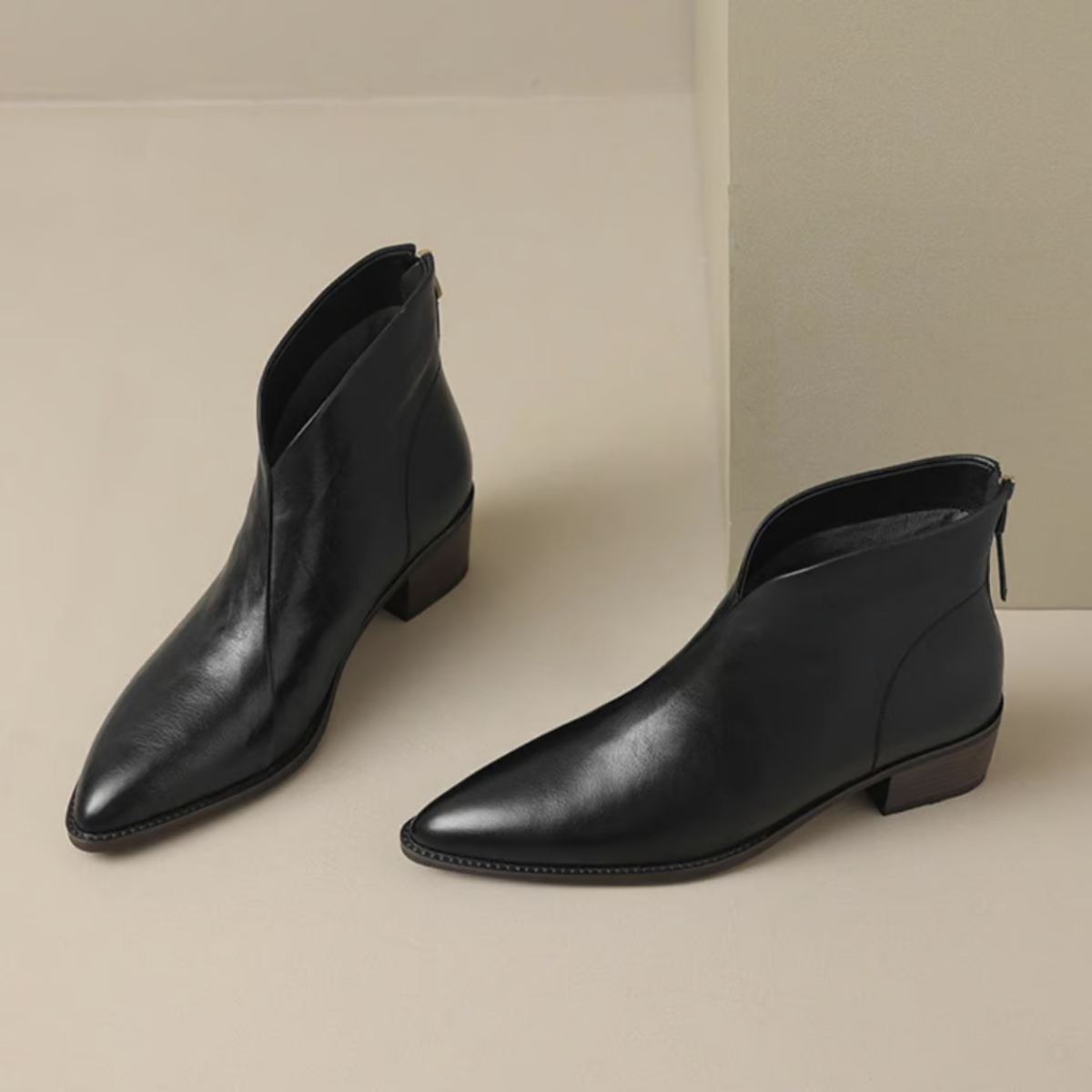 Elegante Damen-Stiefelette aus Leder mit Blockabsatz