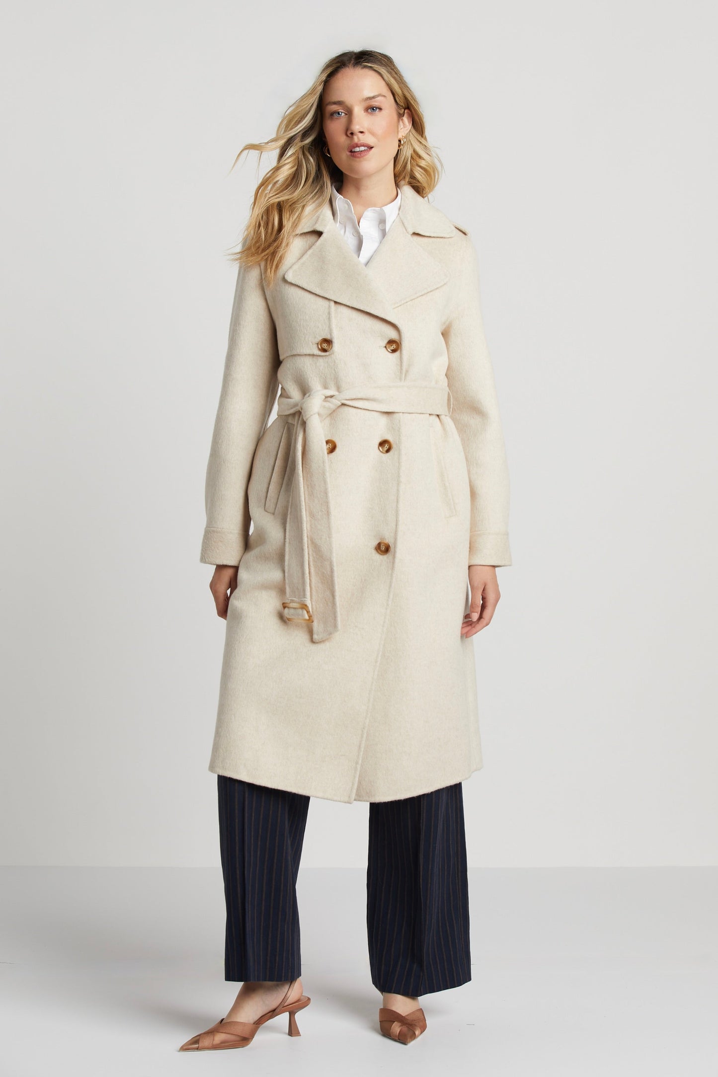 ModeGeist | Damen Wolljacke mit doppelter Knopfreihe und abnehmbarem Gürtel und Sturmklappe