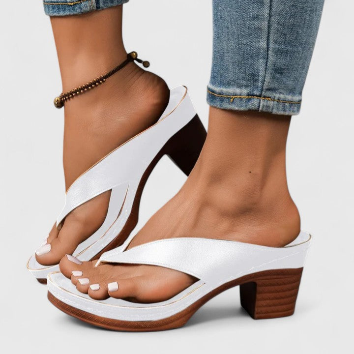 MODEGEIST Damen Block-Heel Zehentrenner mit Plateau-Sohle Schwarz