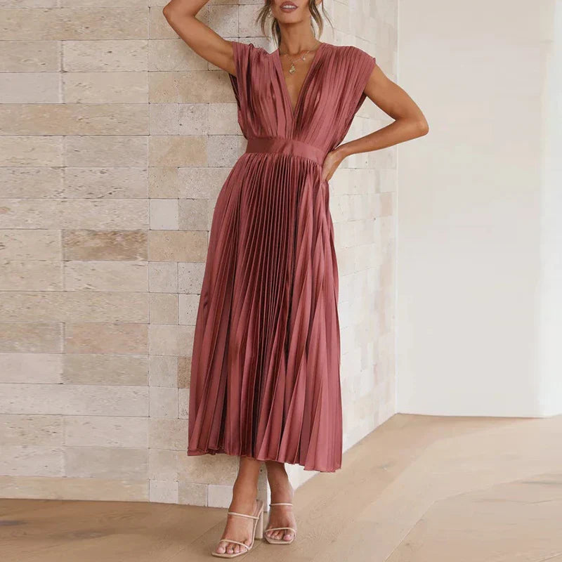 AROAs plissiertes Kleid mit Gürtel