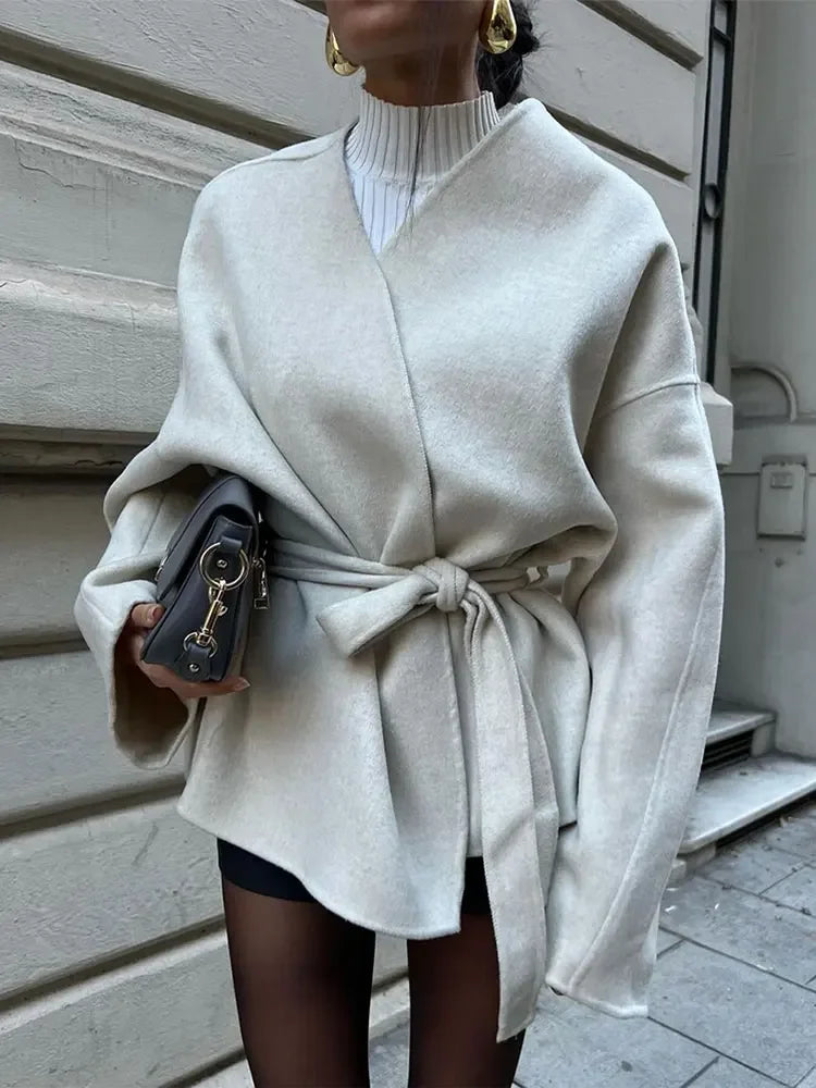 ModeGeist | Elegant und Bequemer Damen Wintermantel mit Schnürung