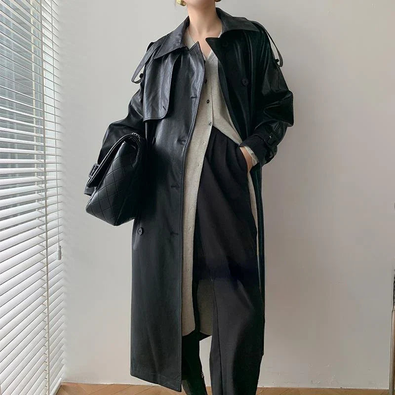 ModeGeist | Langer Trenchcoat für Frauen Lederlook Stilvoll und Modern