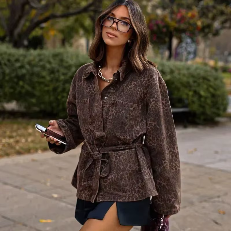 ModeGeist | Jeansjacke mit Leopardenmuster