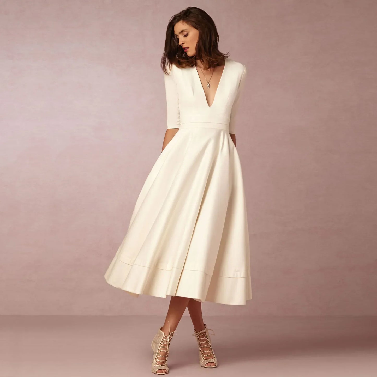 Ulanna:  Glamouröse, elegante Prinzessinnenkleider für Damen