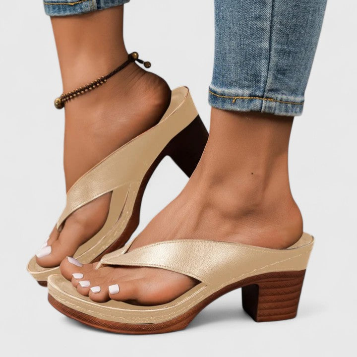 MODEGEIST Damen Block-Heel Zehentrenner mit Plateau-Sohle Schwarz