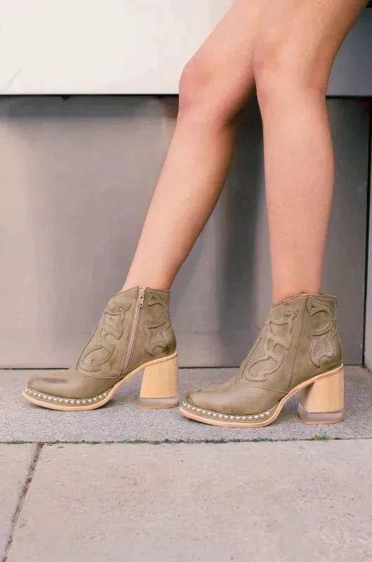 Damenschuhe Emma: Cowboy-Stiefeletten mit Absatz