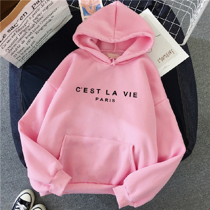 Bequemer Hoodie mit grafischem Design von Fudus