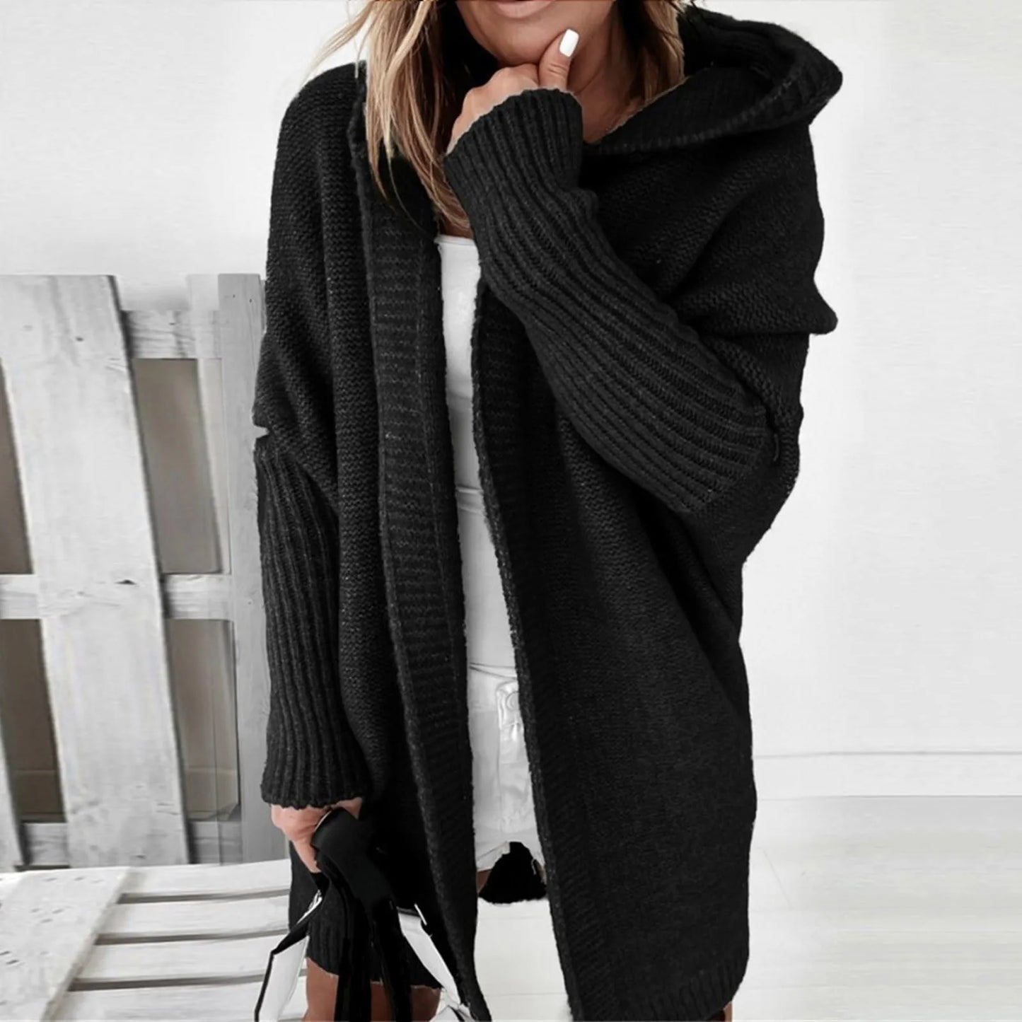 ModeGeist | Oversized Strickmantel mit Kapuze - Cozyfit
