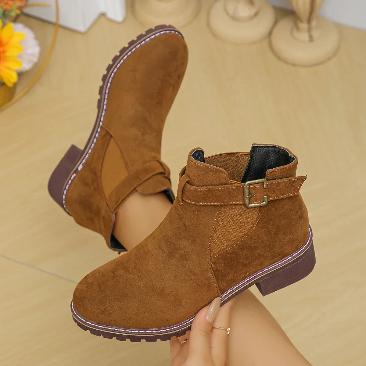 ModeGeist | Lässige Mittel-Absatz-Stiefel mit Klobigem Schnallen-Stil