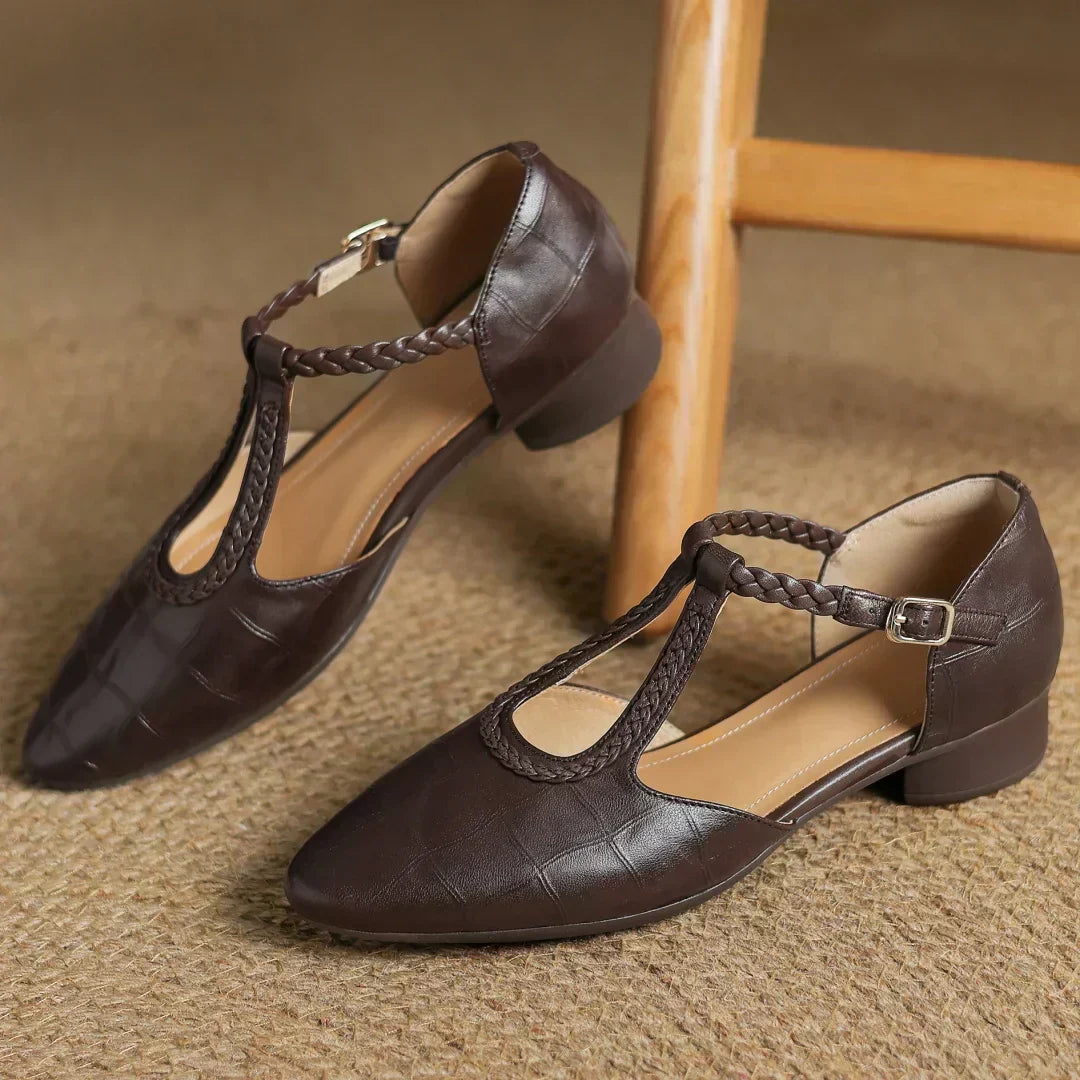 MODEGEIST Damen T-Spangen Ballerinas Spitze Zehe Verstellbar Braun