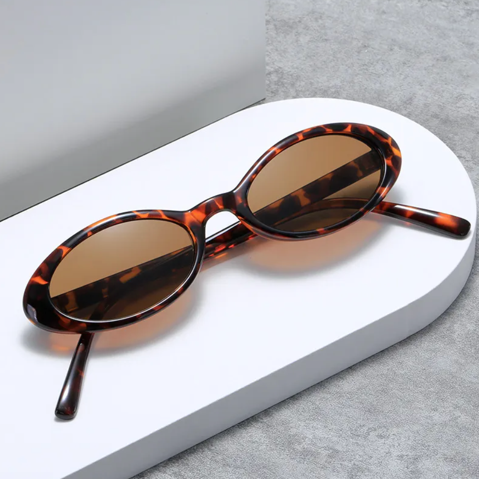 Damen Sonnenbrille im Old-Money-Stil, braun
 - Krohn-e