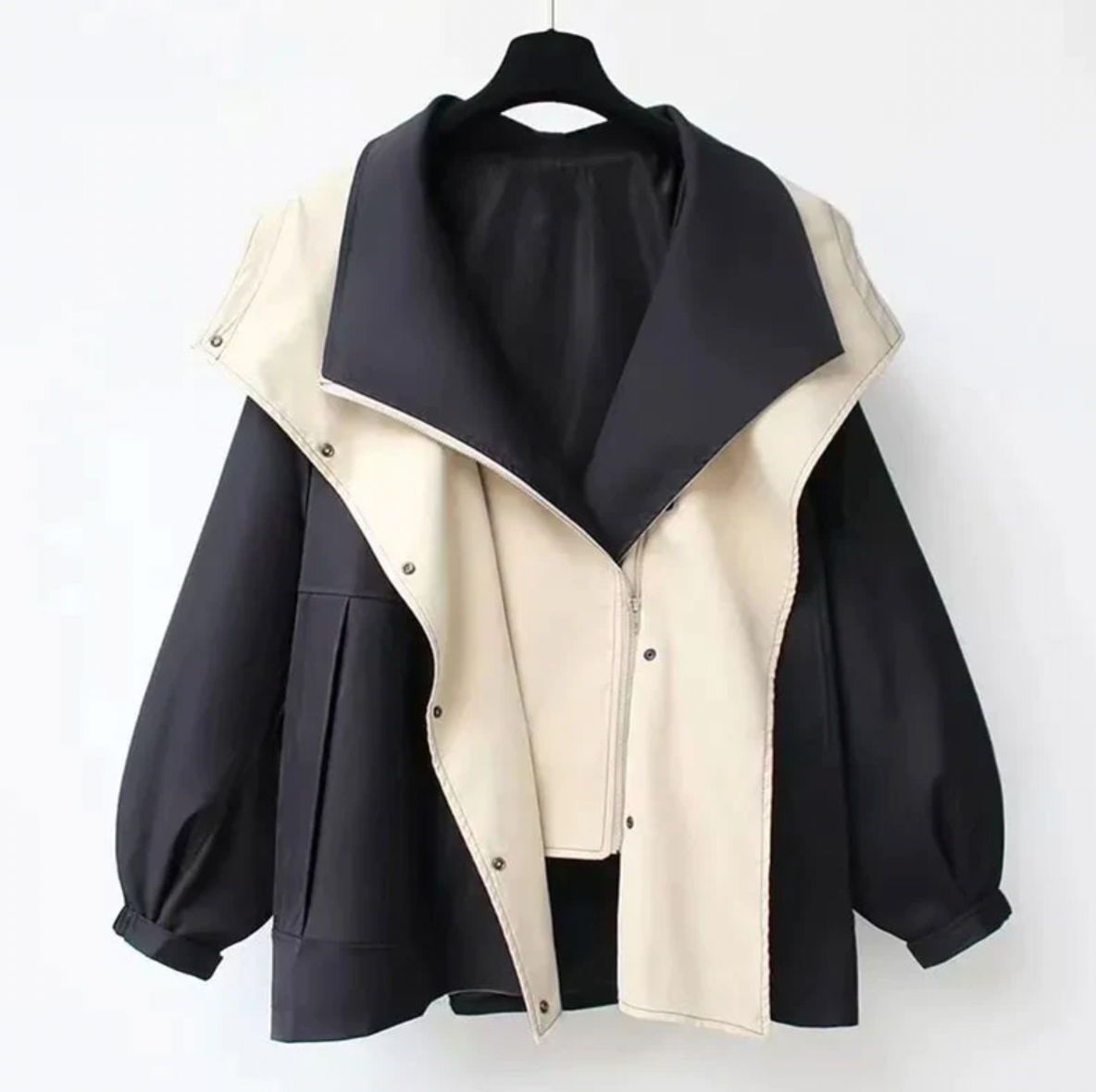 ModeGeist | Zweifarbige Jacke mit Weiter Kragen Leicht und Modern