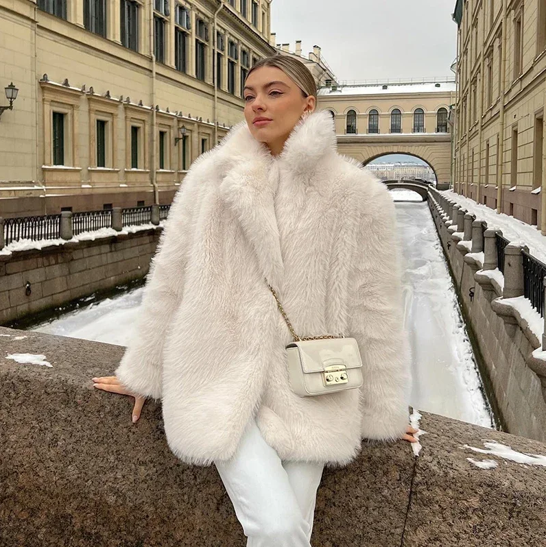 ModeGeist | Luxuriöse Jacke Aus Weichem Kunstfell für Damen