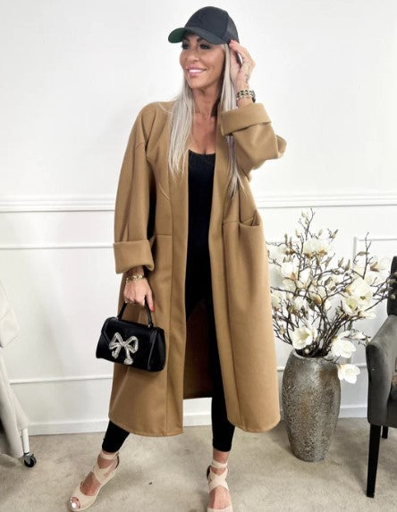 ModeGeist | Wbergroßer Mantel mit Klaren Nähten und Taschen