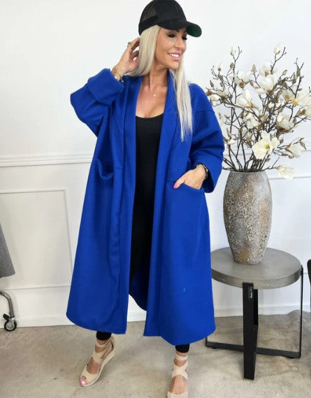 ModeGeist | Wbergroßer Mantel mit Klaren Nähten und Taschen