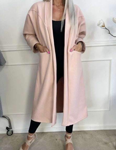 ModeGeist | Wbergroßer Mantel mit Klaren Nähten und Taschen