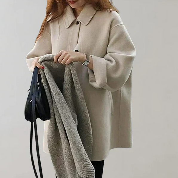ModeGeist | Zeitlos Elegant Geschnittene Damenjacke