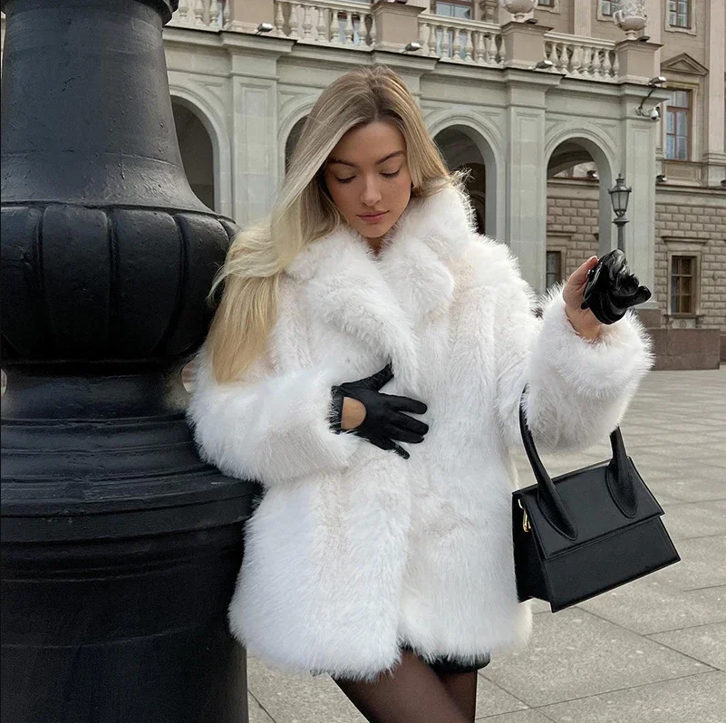 ModeGeist | Luxuriöse Jacke Aus Weichem Kunstfell für Damen
