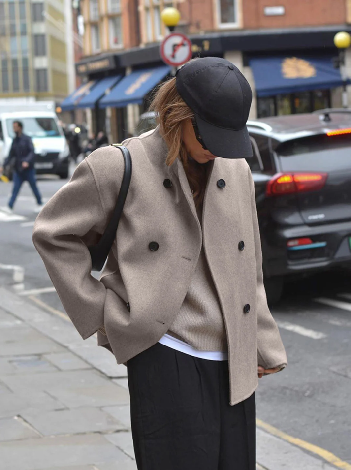 ModeGeist | Trendiger Damenmantel Im Oversize-Fit