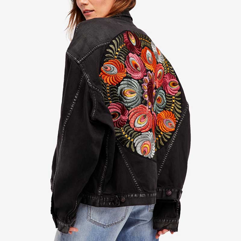 Jeansjacke im böhmischen Stil